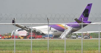 Thai Airways flight 679 performs abrupt landing