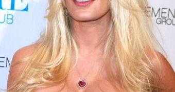 “E or F” cups make jogging impossible for Heidi Montag, she says in recent interview