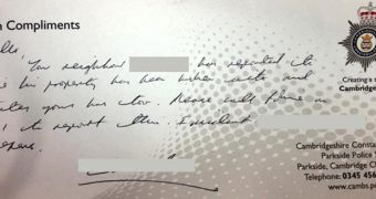 Officer at the scene writes victim of robbery to report it to the police, on compliment slip