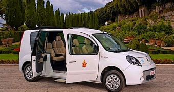 Renault donates all-electric popemobile to His Holiness