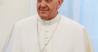 Pope Francis condemns throwing food away