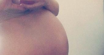 Amber Rose tweets photo of her baby bump, boasts of having no stretch marks