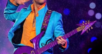 Prince says the Internet is “over,” will launch his album on CD only