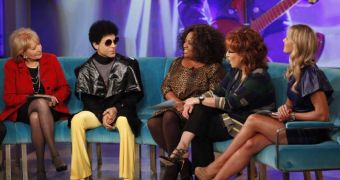 Prince sits down for an interview on The View, shows off new afro ‘do