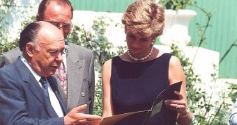 Princess Diana's voicemail possibly hacked while she was dating Doctor Hasnat Khan