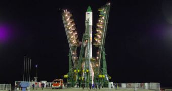 Progress 33 sitting at its launch pad, minutes before taking off to the ISS, on May 7th, 2009