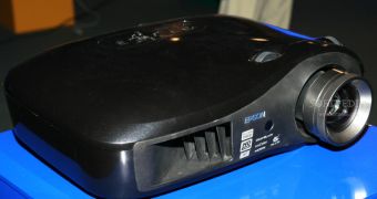 Epson EMP-TW1000 - front angle view