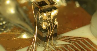 Chip-scale atomic clock unveiled by NIST