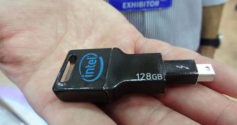 Intel Thunderbolt flash drive