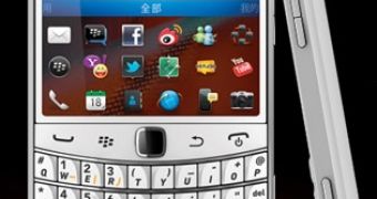 Pure White BlackBerry Bold 9900