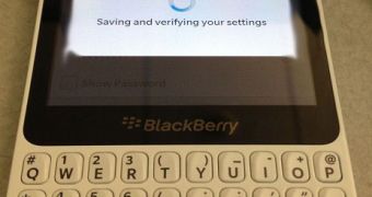 QWERTY-Enabled BlackBerry 10 R-Series Device Emerges Online