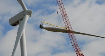A prototype of QinetiQ’s “stealth” blade is fitted onto a Vestas V90 turbine at Swaffham Wind Park, in Norfolk, the UK