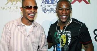 Rapper T.I. and Floyd Mayweather Jr. have a scuffle in Las Vegas