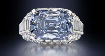 Rare blue diamond fetches record price at aution in London