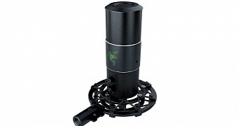 Razer Seirēn microphone and shock mount