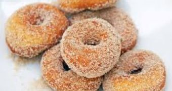 Couple eats donuts with razor blades inside in an effort to scam a supermarket