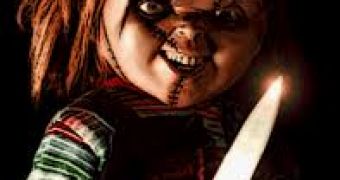 A giant Chucky doll smashes windows and chases people with a knife for an ad prank