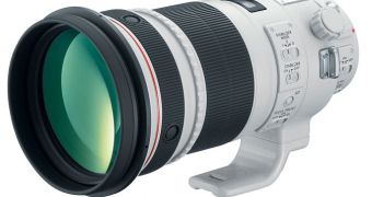 Refurbished Canon EF 300mm f/2.8L IS II USM Lens Available in Canon Store