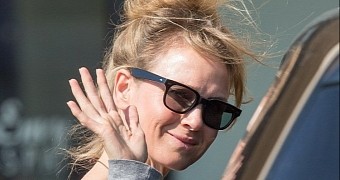 Rennee Zellweger still looks different, even without the makeup on