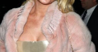 New report claims Lindsay Lohan bought drugs from street dealer, star’s publicist is fuming mad