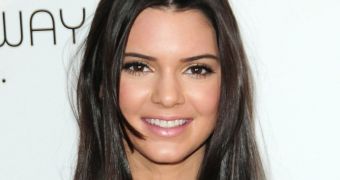 Restaurant Owner Sides with Waitress in Kendall Jenner Feud: She Wanted Alcohol, Threw Money