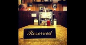 Restaurant offers tribute to Gandolfini, reserves table where Tony Soprano ate his last meal