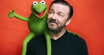 Ricky Gervais jokes about the celebrity photo leak scandal, is forced to explain himself on Twitter