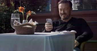 Ricky Gervais, Mary Louise Parker in Time Warner Cable Super Bowl Ad