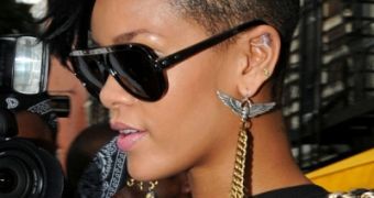 Rihanna Debuts New, Close Shaved Mohawk ‘Do