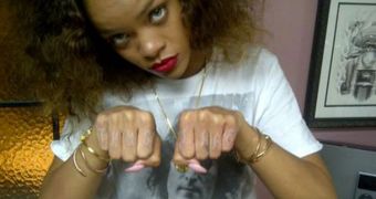 Rihanna shows off her “Thug Life” knuckles tattoo