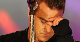 Robbie Williams performs live at Hope For Heroes concert