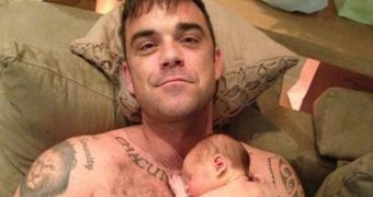Robbie Williams announces his wife is pregnant for the second time