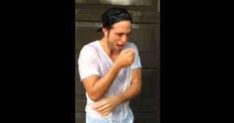 Robert Pattinson did the ALS Ice Bucket Challenge without the necessary props