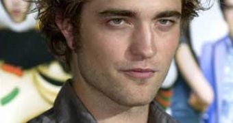 Robert Pattinson admits to not seeing any point to washing his hair