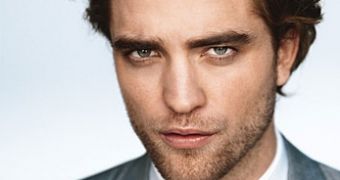 Source on the set of “New Moon” say Robert Pattinson smells really bad and refuses to take a shower
