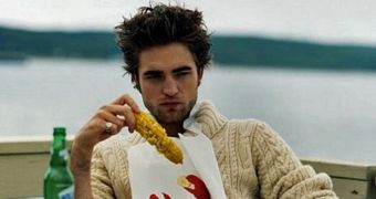 Robert Pattison is worried that he's getting fat with age, has to work harder at staying fit