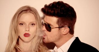 Robin Thicke angers feminists with “Blurred Lines”