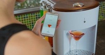 Robotic Bartender Will Make Any Cocktail You Order by Phone – Video