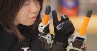 MIT researchers develop robotic fingers that move in sync with real ones
