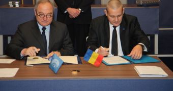 ESA Director General Jean-Jacques Dordain and RSA president and CEO Marius-Ioan Piso sign the Accession Treaty that will see Romania becoming the 19th ESA Member State