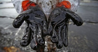 Crude oil reaches the Pacific Ocean after pipeline in California ruptures