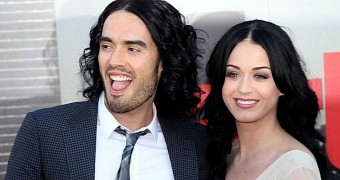 Russell Brand texted Katy Perry that he was filing for divorce from her