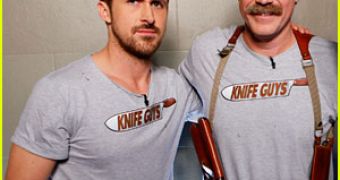 Ryan Gosling Stops by Jimmy Kimmel, Sells Knives – Video