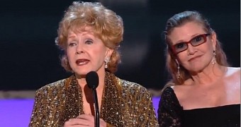 Carrie Fisher inches into the frame during Debbie Reynolds' speech at the SAG Awards 2015