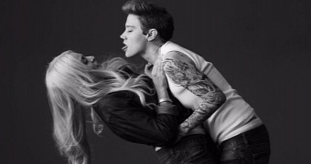 Justin Bieber harasses Lara Stone in hilarious SNL skit spoofing his Calvin Klein ads