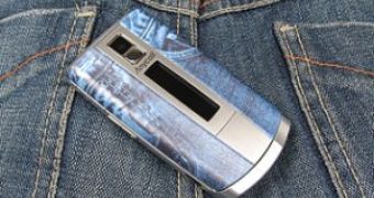 Samsung's Z248 - the blue jean version