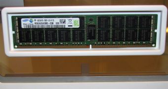 Samsung Demos 16GB DDR4 2133 MHz Memory Slot