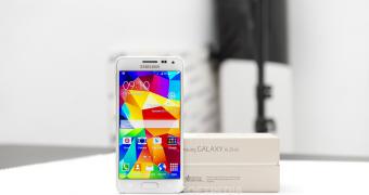 Samsung Galaxy Alpha Review – Finally, We Have Metal into the Equation