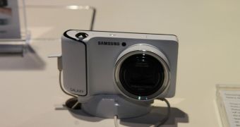 Samsung Galaxy Camera Sells Online Through TELUS