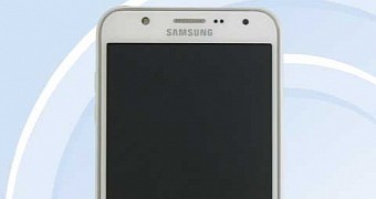 Samsung Galaxy J7 and Galaxy J5 Caught on Camera